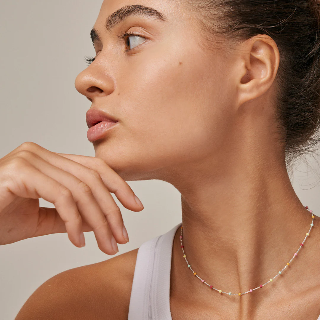 Necklace, Lola